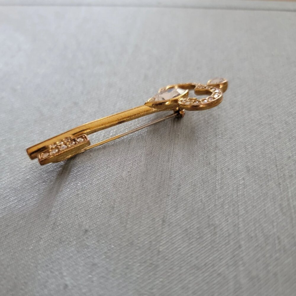 Signed Napier Goldtone Clear Rhinestone Key Brooch - Picture 5 of 9
